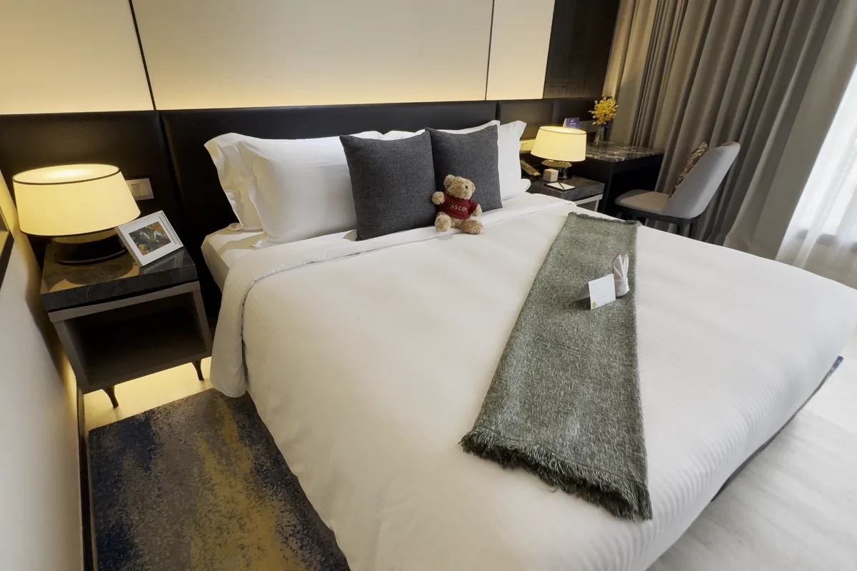 Das Schlafzimmer des 1-Schlafzimmer-Apartments im Ascott Thonglor
