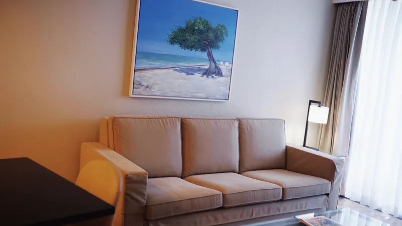 Wohnraum der Suite mit Sofa
