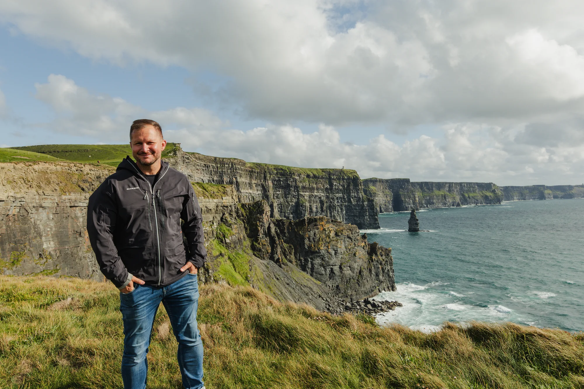Benny an den Cliffs of Moher