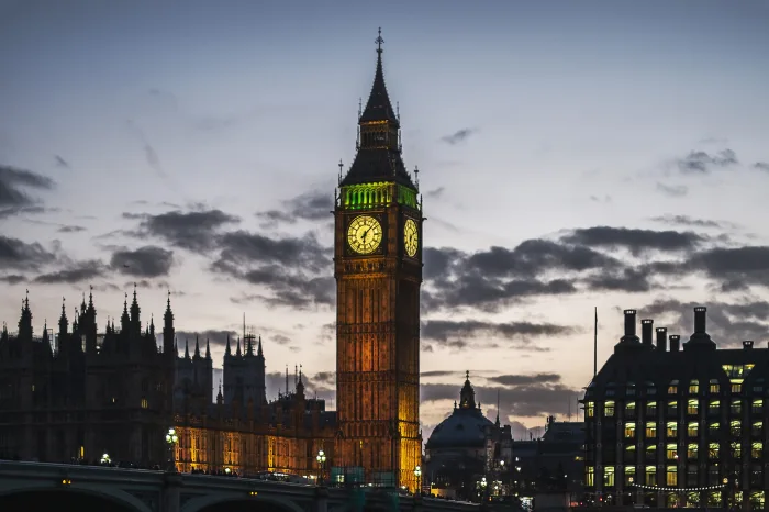 Big Ben und das Parlamentsgebäude in der Abenddämmerung