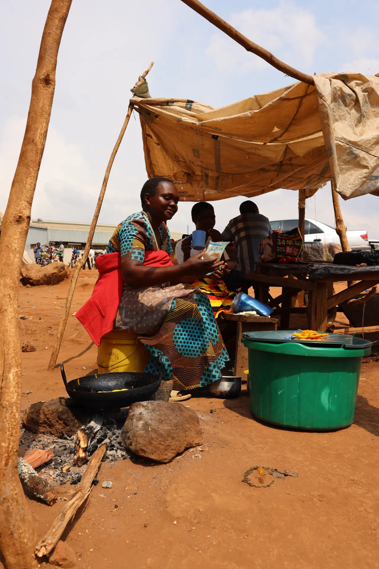 Farbenfrohes Kunsthandwerk auf dem Markt in Lilongwe