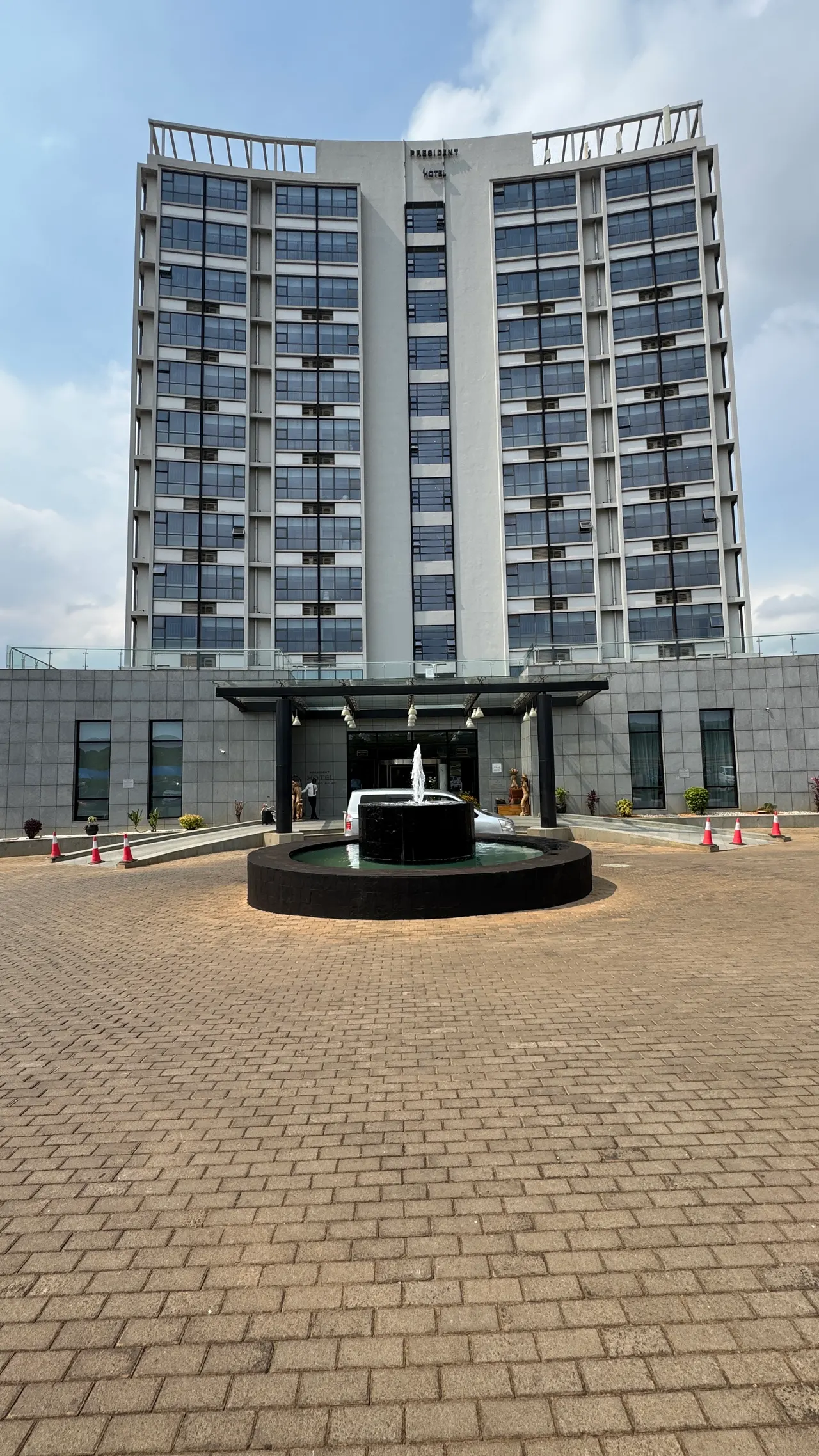 Hochhaus im Regierungsviertel von Lilongwe – Umodzi Park