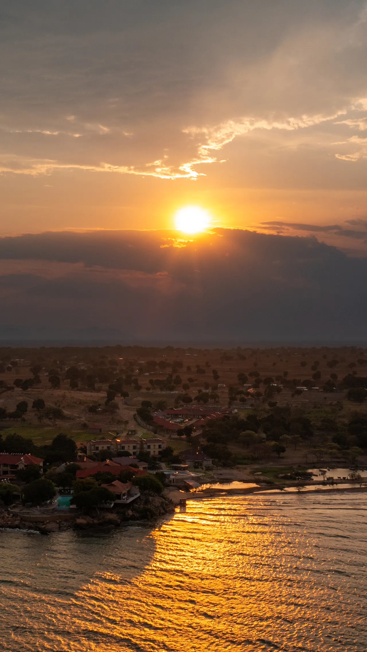 Sonnenuntergang am Strand des Sigelege Beach Resort am Lake Malawi